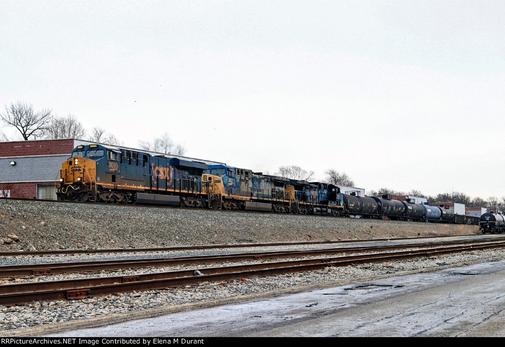 CSX 3095 on Q-410